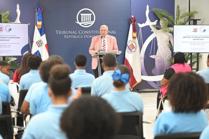 El Tribunal Constitucional fortalece la educación cívica con estudiantes y refuerza su compromiso con la enseñanza de la Constitución