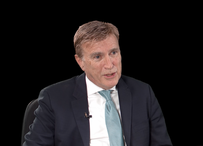 Exembajador de EE. UU. James Brewster defiende a Participación Ciudadana ante críticas por financiamiento