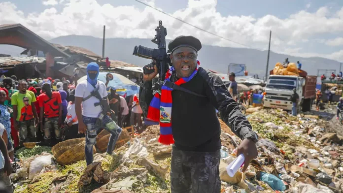 Juristas cuestionan la legalidad del decreto presidencial que etiqueta a bandas haitianas como terroristas