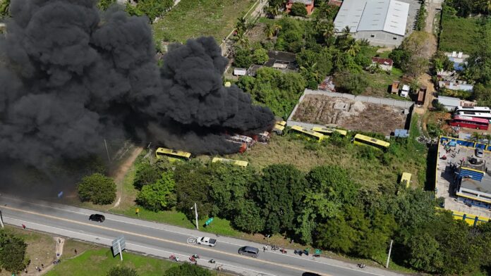 Incendio en Caribe Tours de Las Américas: imágenes aéreas revelan la magnitud del siniestro