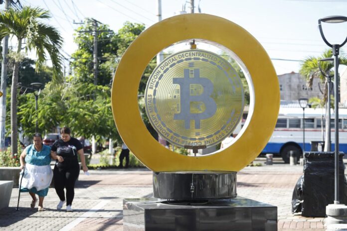 El FMI forzó a El Salvador a eliminar Bitcoin como moneda de curso legal