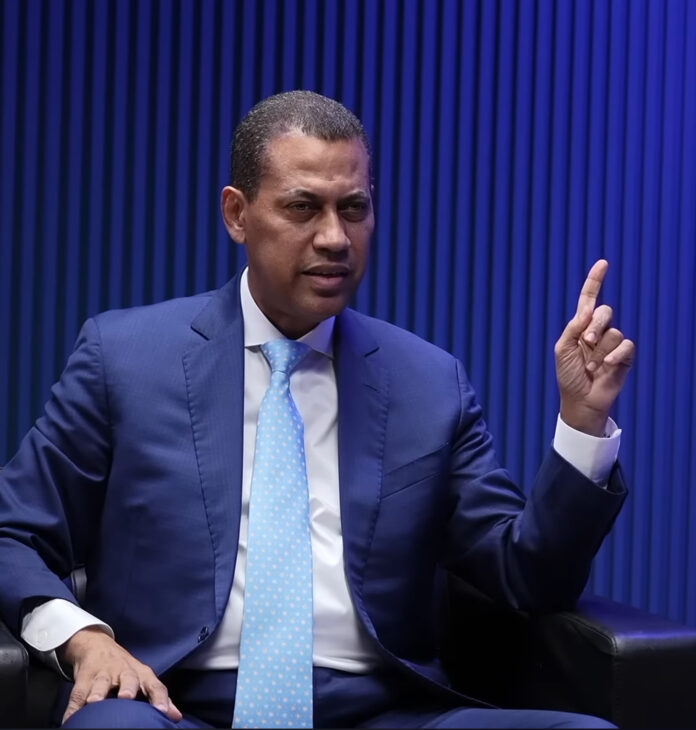 «Más Kompa que Merengue en la frontera» Guido advierte sobre interferencias haitianas y riesgos de tecnología china en las telecomunicaciones