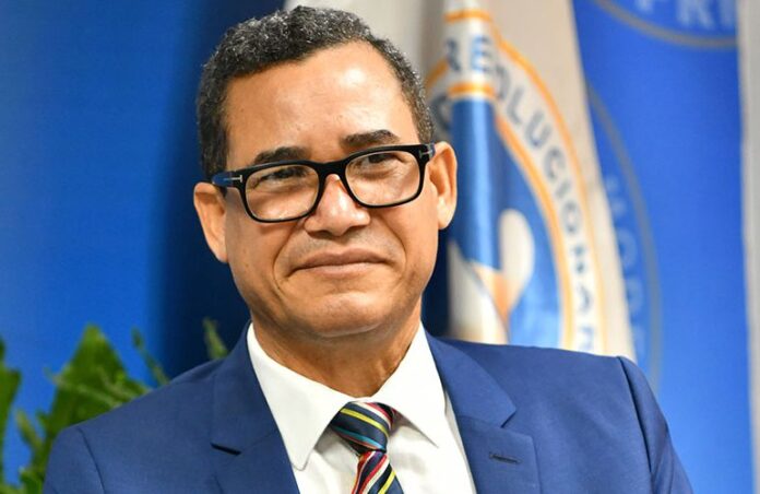 Eddy Olivares asume como nuevo ministro de Trabajo