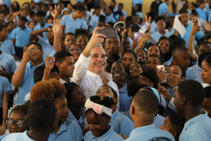 Este domingo, Abinader inaugurará obras y entregará títulos de propiedad en Santo Domingo