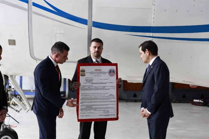 EE.UU. confisca segundo avión de Maduro en RD por presunto lavado de dinero