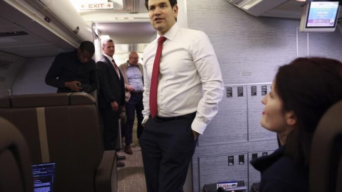 Avión que Llevaba a Marco Rubio a Europa Regresa a Washington por Falla Técnica