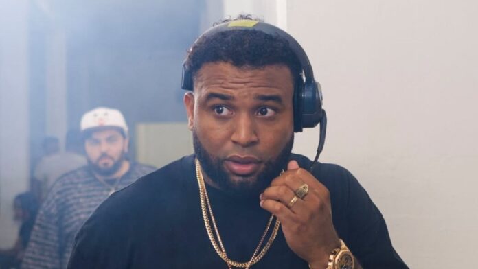 Condenan a tres años de prisión a JC Restituyo por violación a derechos de autor