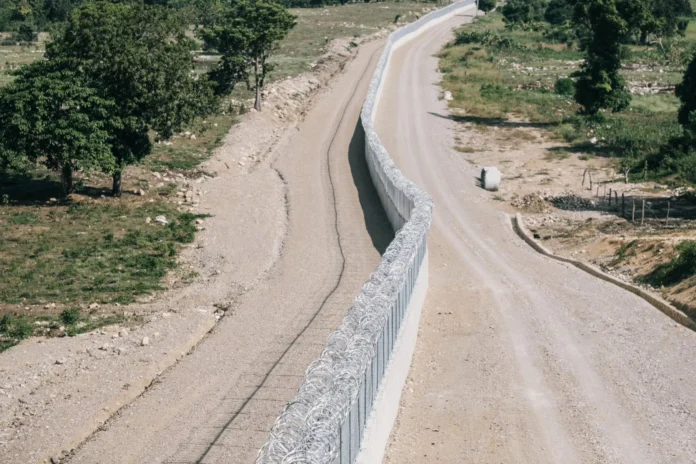 La verja perimetral entre Haití y República Dominicana se iluminará sin requerir un sistema eléctrico