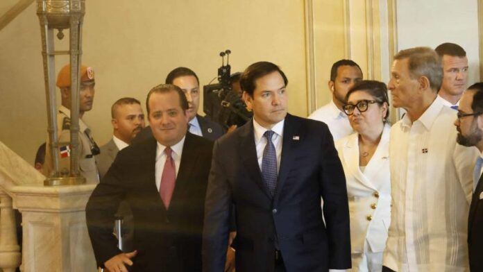 Marco Rubio llega al Palacio Nacional y se reúne con Abinader para tratar la crisis migratoria haitiana, entre otros temas