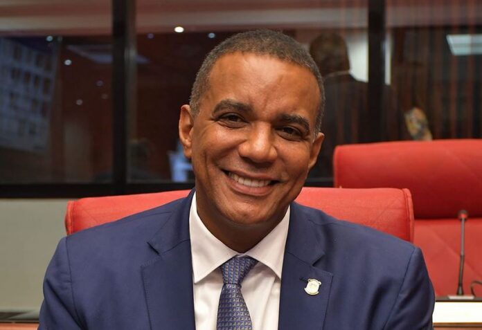 Senador Carlos Gómez declara fortuna de RD$9,942 millones, más que los otros 31 senadores combinados