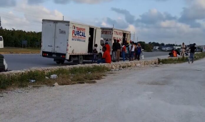 Denuncian que camiones de Transporte Furcal serían usados para trasladar haitianos ilegales en Friusa, Bávaro