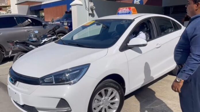 Presentan primer vehículo eléctrico en sustitución de chatarra para el transporte público