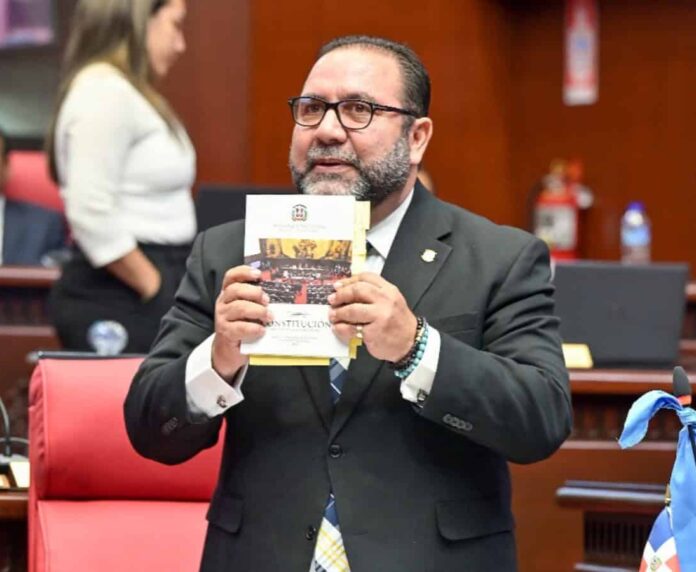 Genao somete proyecto de ley para corregir «metida de pata» del TC con candidaturas independientes