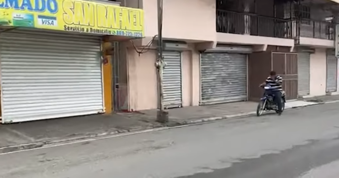 Cierre total de locales en la zona céntrica de San Francisco de Macorís por huelga