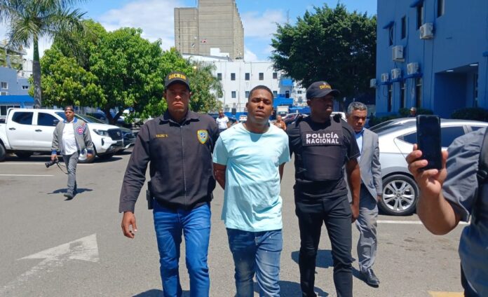 Darlyn Cuevas, alias «Quema Creta», se entrega a las autoridades por doble homicidio en Herrera