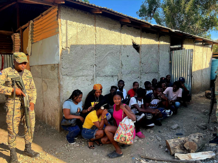 Descubren refugio con 17 haitianos ilegales en la provincia Elías Piña