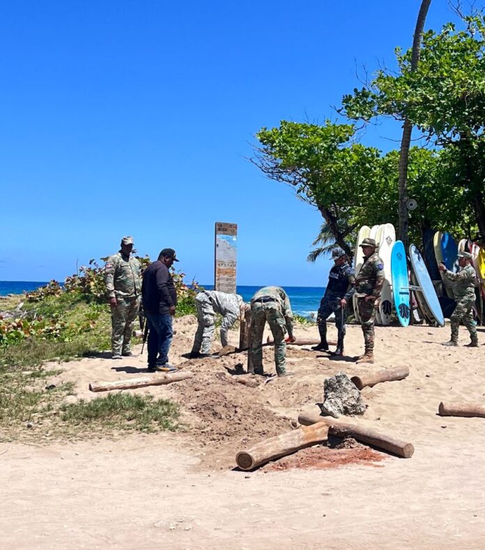 Retiran obstáculos en Playa Encuentro tras denuncia de Somos Pueblo por violación al acceso público