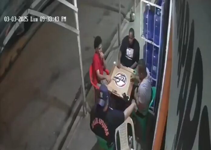 Denuncian Abusos de Autoridad: Jóvenes de Santiago Detenidos Incluso por Jugar Dominó