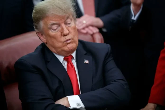 «Estoy enojado con Putin», dice Trump y amenaza con nuevas tarifas al petróleo de Rusia