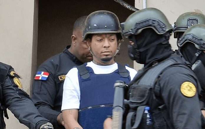 Detienen a Rochy RD en un operativo de la Policía Nacional