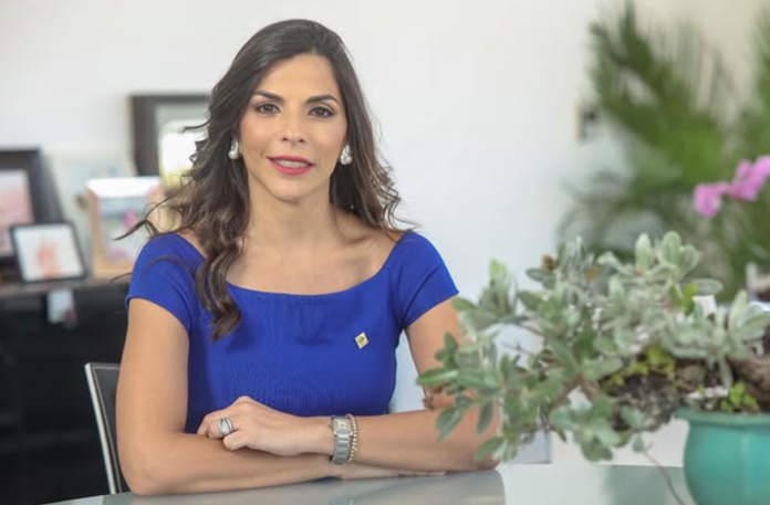 Francesca Rainieri rompe 101 años de tradición masculina en la Cámara Americana de Comercio