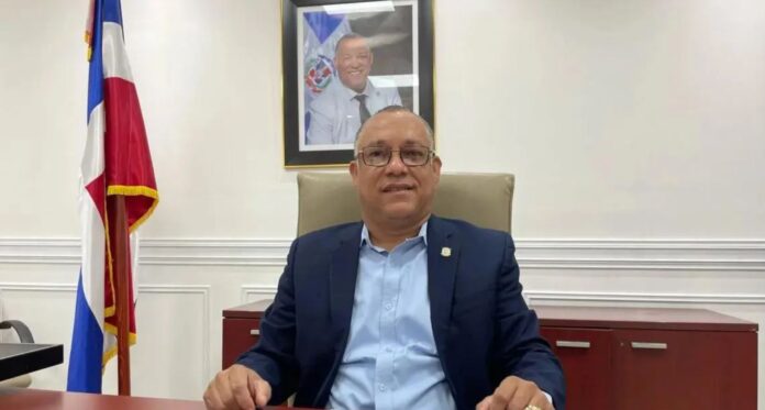 Senador denuncia tala y quema de bosques por asentamientos ilegales de haitianos en la Sierra de Neiba