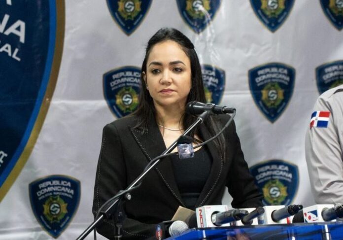 Faride Raful arremete contra “manipuladores mediáticos” y advierte: “No cuenten conmigo, rueden”