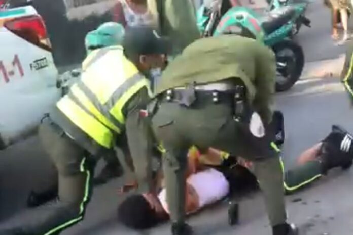 Denuncian supuesto abuso de autoridad de agentes de la Digesett en Moca