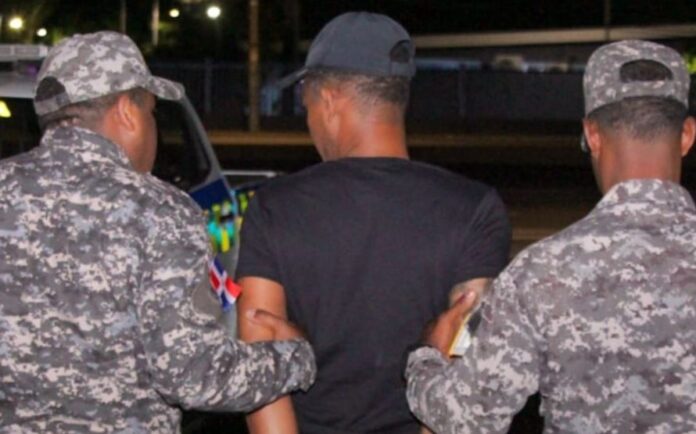 Hombre acusado de matar a su suegra se entrega a las autoridades