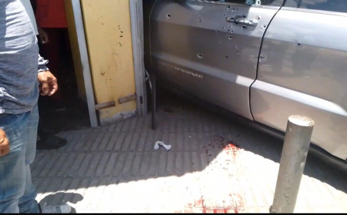 Tiroteo a plena luz del día en Los Mina deja dos personas heridas; víctimas habrían llegado desde España