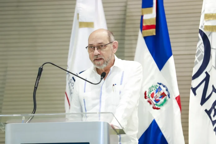 Autoridades informan tomaron muestras de escombros para investigar tragedia del Jet Set; aseguran bote realizado en Santiago fue por un voluntario y no afecta investigación