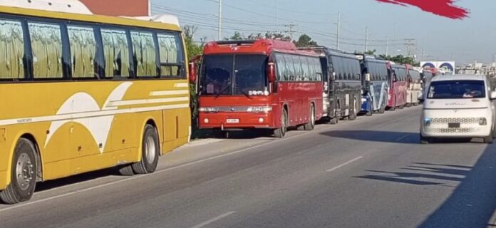 Gobierno haitiano facilita autobuses para el retorno voluntario de sus ciudadanos desde República Dominicana