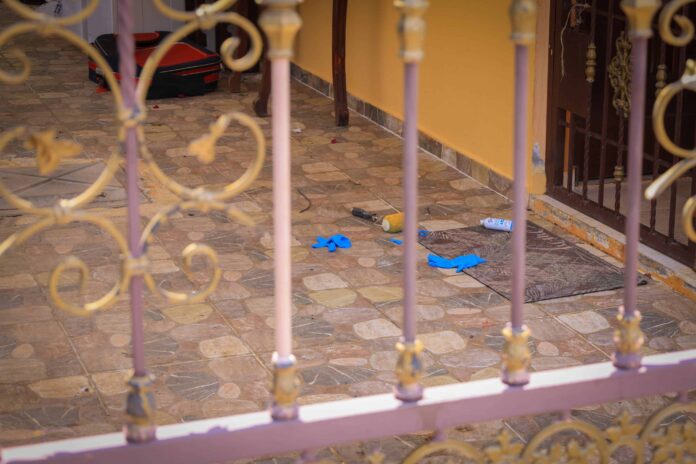 Por el Hedor hallan muerta a una mujer de 74 años en su vivienda en SDE; su hijo es buscado como principal sospechoso