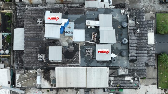 Imágenes del techo de Jet Set muestran equipos pesados, agua y casetas con posibles perforaciones para ductos de aire