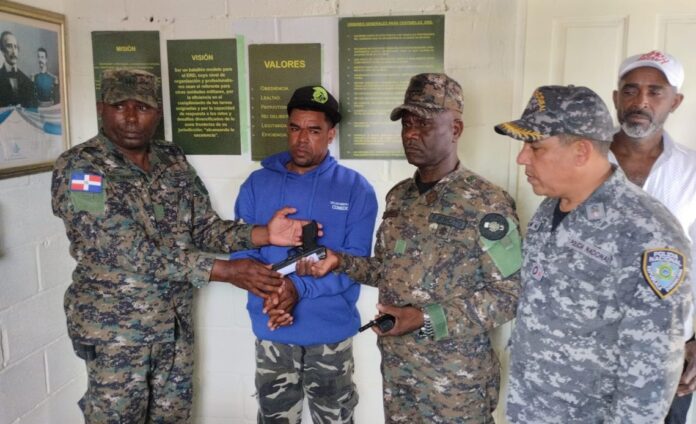 Dos hombres se entregan tras ser vinculados al asesinato de un raso policial en Santo Domingo Oeste