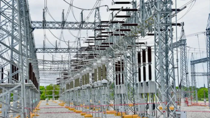 Asociación de suplidores eléctricos denuncia atrasos de hasta siete meses en pagos por parte de las Edes