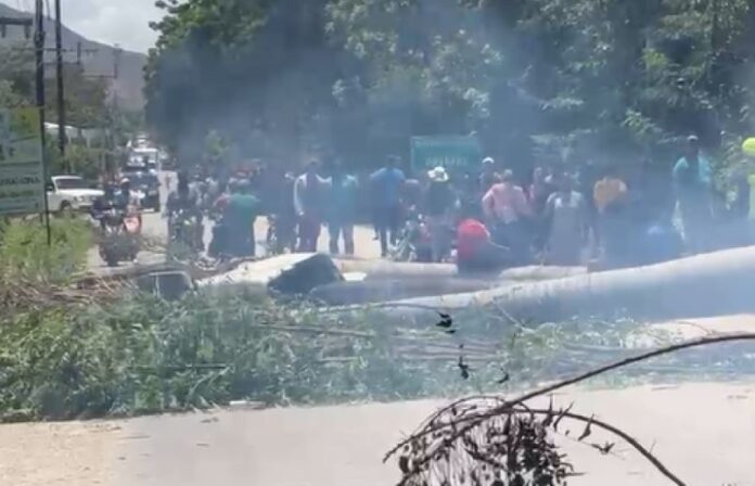 Protestas en varias localidades del país por apagones, altos costos y demandas sociales