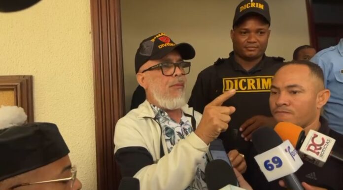 Tribunal impone medidas de coerción a Ángel Martínez por querella de difamación presentada por el diputado Gory Moya