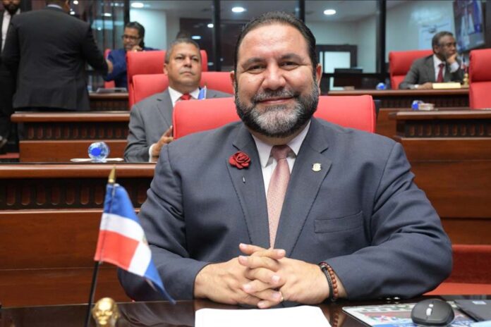 Medio Ambiente intima al senador Rogelio Genao por promover consumo de cangrejos en veda