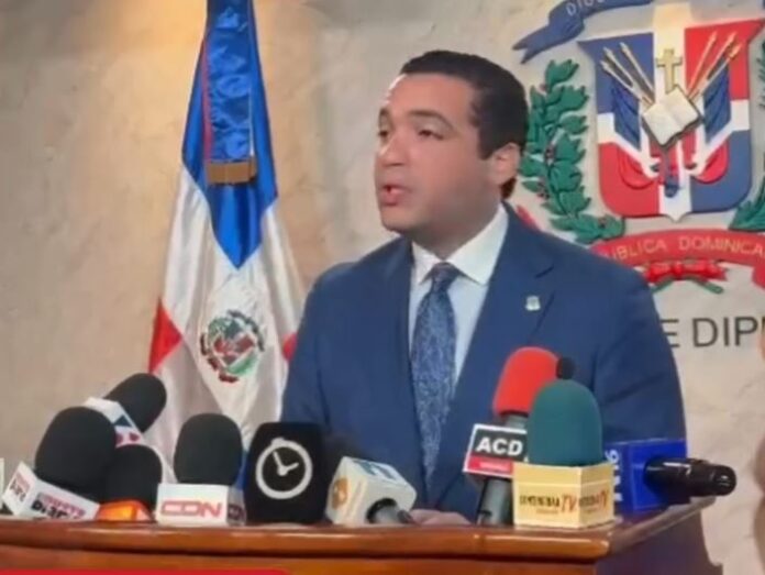 Diputado Charles Mariotti exige al presidente Abinader retirar el proyecto de ley que podría limitar la libertad de expresión