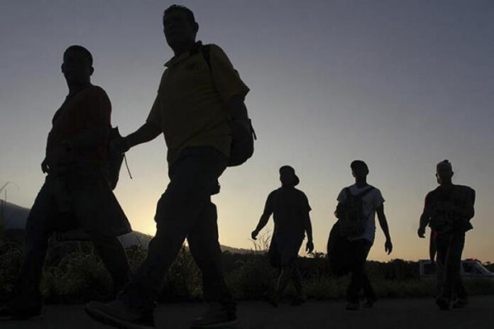 Gobierno de EE.UU. cubrirá vuelos y dará incentivos económicos a quienes se vayan voluntariamente