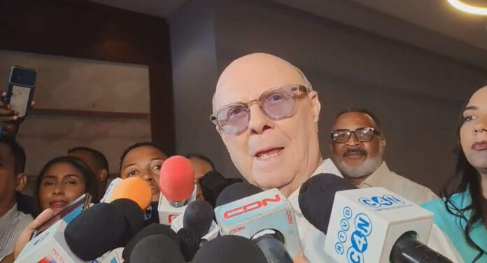 Hipólito Mejía propondrá plan de regularización de haitianos en encuentro con expresidentes