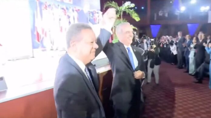 Abinader y Leonel se dan abrazo simbólico durante el World Law Congress