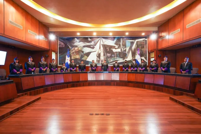 INACOM podría multar creadores, bloquear cuentas y eliminar contenidos sin orden judicial