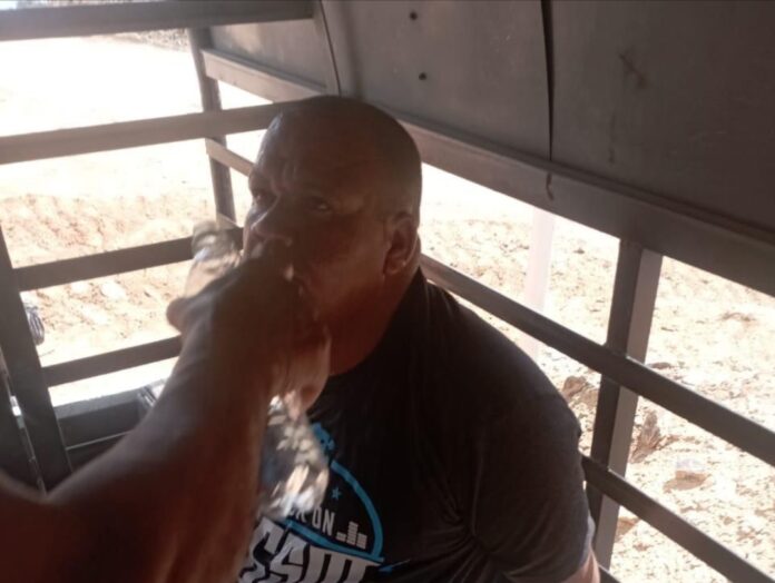 Militares detienen a Maximino Sosa durante protesta por presuntos daños ambientales vinculados a Barrick Gold en Sánchez Ramírez