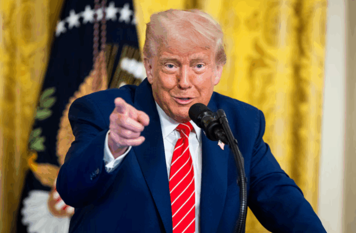 Trump difunde teoría conspirativa sobre Biden a través de Truth Social