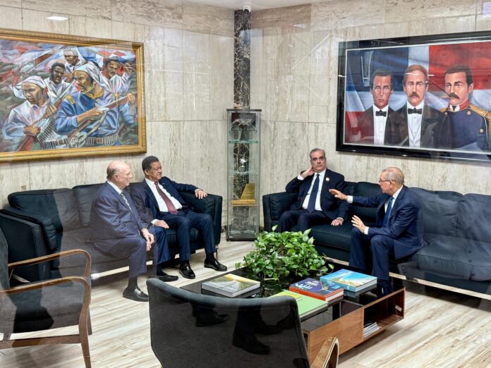 Encuentro inédito entre Abinader y exmandatarios genera expectativas nacionales