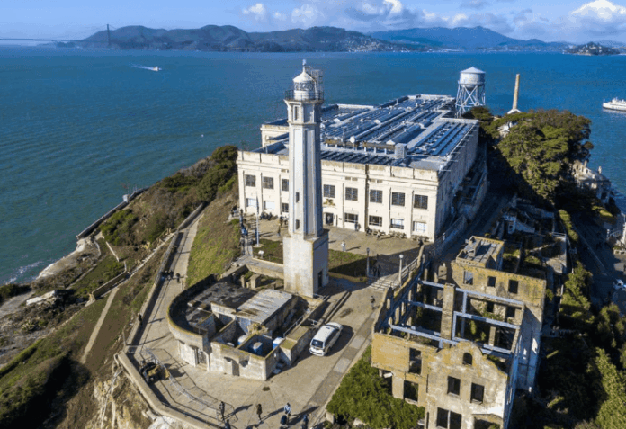 Trump anuncia reapertura y ampliación de la histórica prisión de Alcatraz