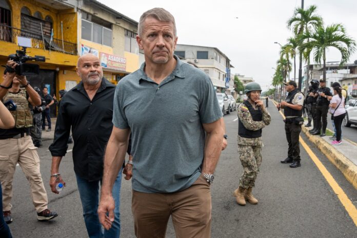 Gobierno haitiano contrata a Erik Prince para apoyar operaciones contra bandas armadas