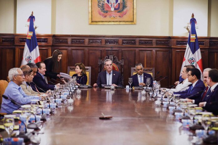 Errores, desmentidos y promesas incumplidas minan la confianza pública en el Gobierno